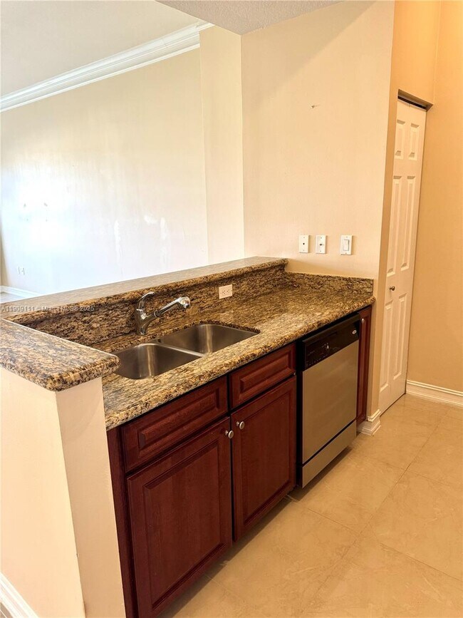 Photo - 3001 NE 185th St Unidad 634