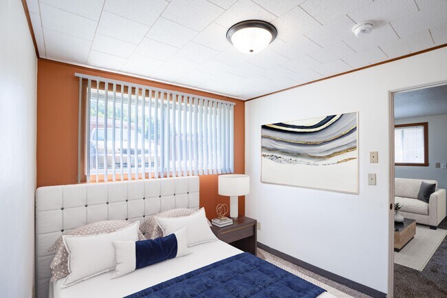 Fargo, ND Forest Avenue Apartments | Bedroom