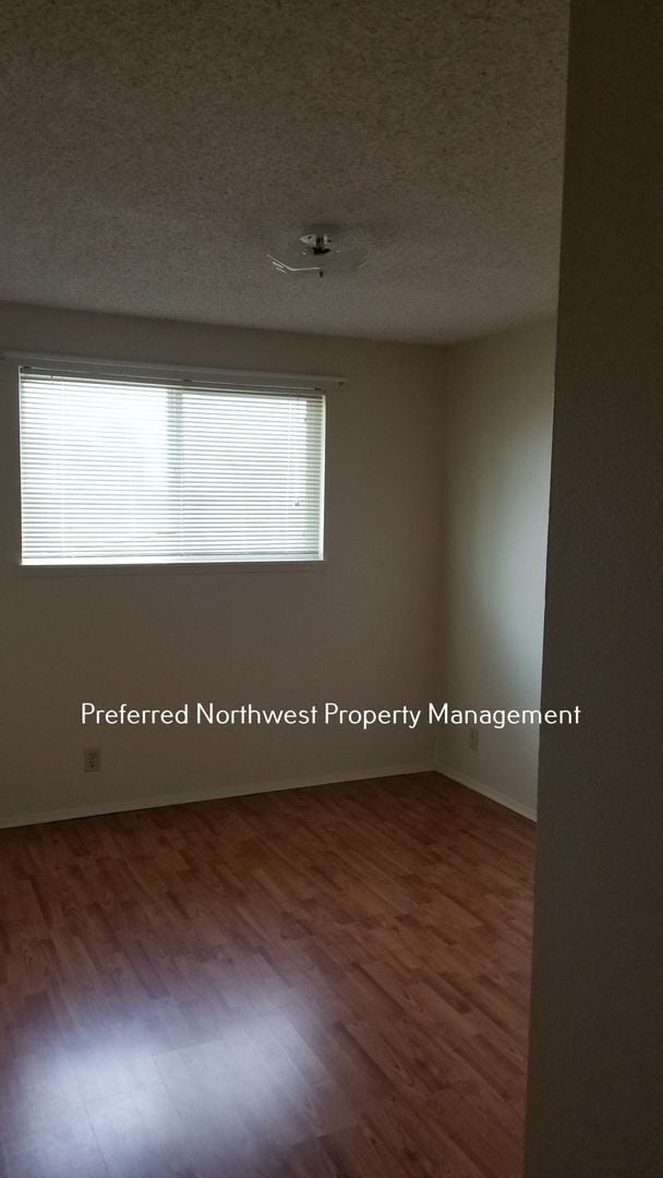 Photo - 4618 Aster St