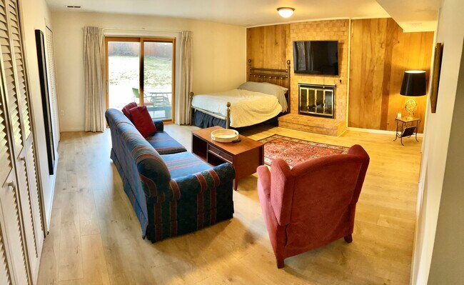 Building Photo - 11320 Gainsborough Rd