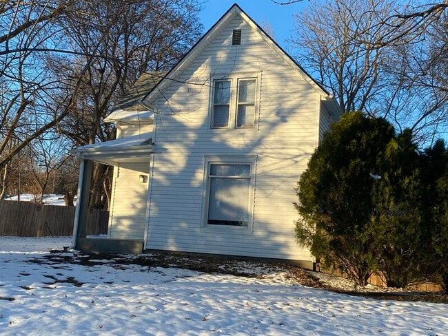 Building Photo - 5844 South St