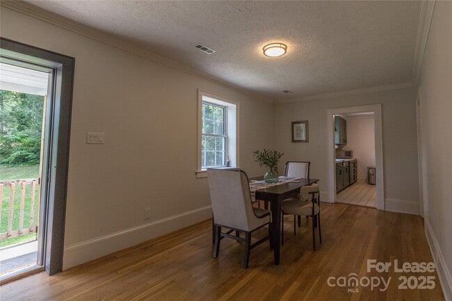 Photo - 516 W King St