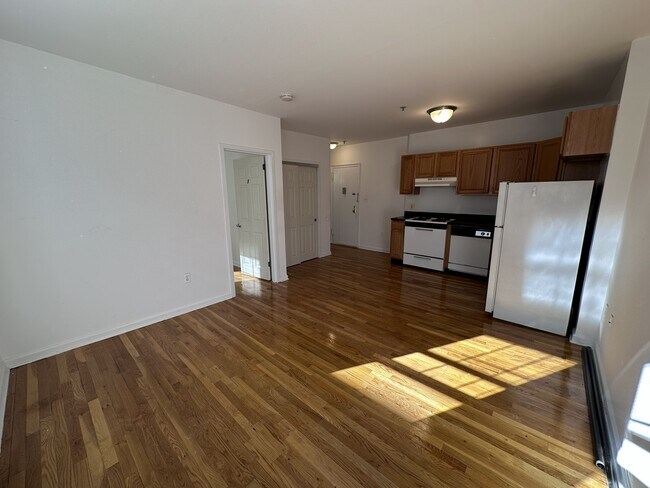 Livingroom-Kitchen - 2.5 Room 1 Bed 1 Bath