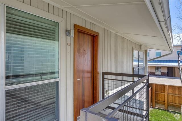 Building Photo - 4616 W Lovers Ln Unit 206 Rental