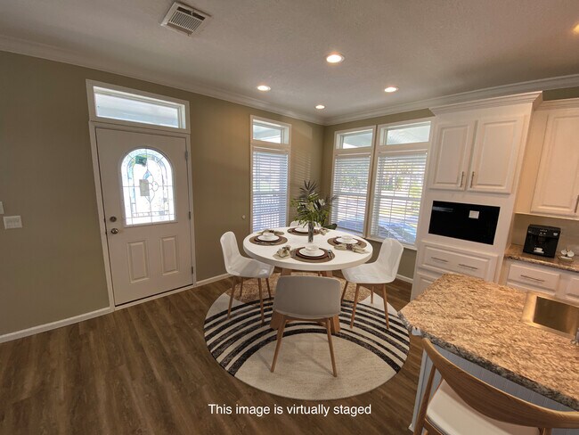 Photo - 5307 Camelot Dr E