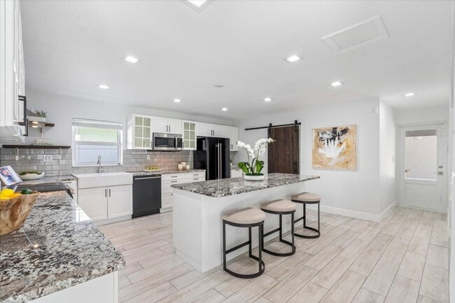 Photo - 714 SW 25th Ave