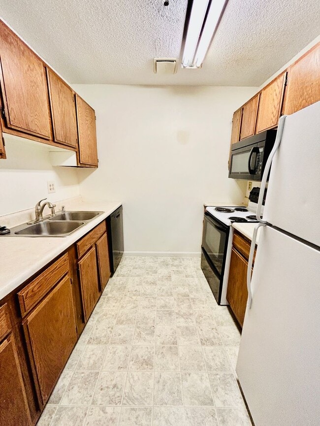 Photo - 37 S Williams St Unit Hill Gardens #320