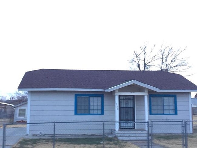 Building Photo - 1520 SE 7th Ave Rental
