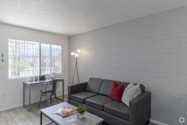 1BR, 1BA - 485SF - Living Room