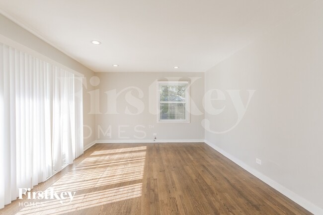 Photo - 16088 W Des Plaines Dr