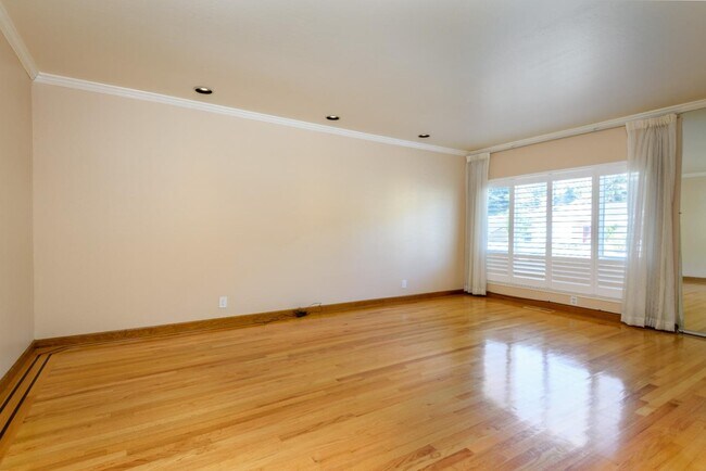 Photo - 1811 Randall Rd