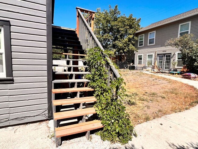 Photo - One Bedroom Apartment Home! Pet Friendly Unit Upper