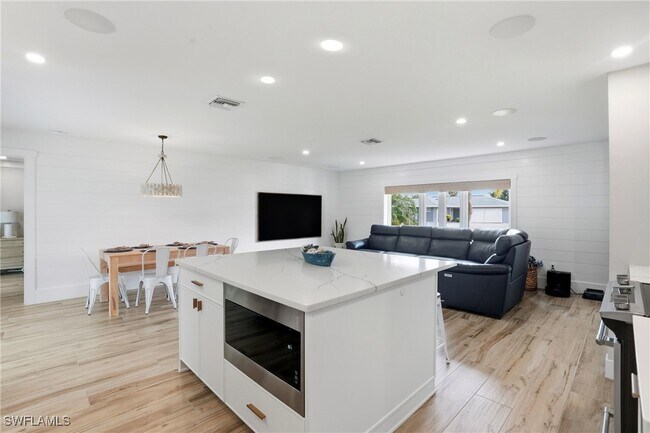 Photo - 6163 Plumosa Ave