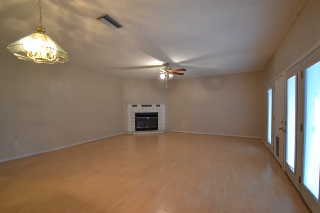 Photo - 5614 Victor St