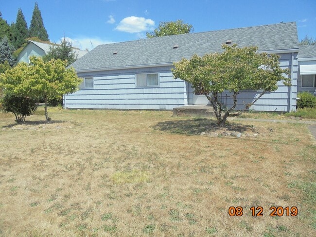 Photo - 140 SW Daniels St