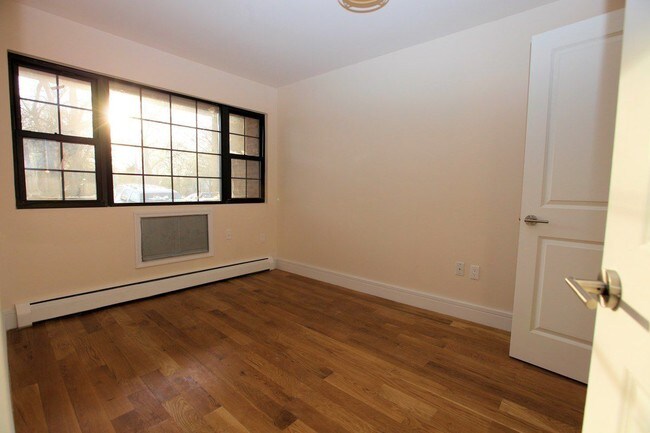 261 Tompkins Ave Unidad 2