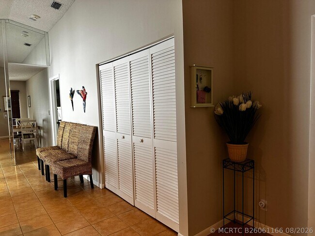 2543 Bedford Mews Dr
