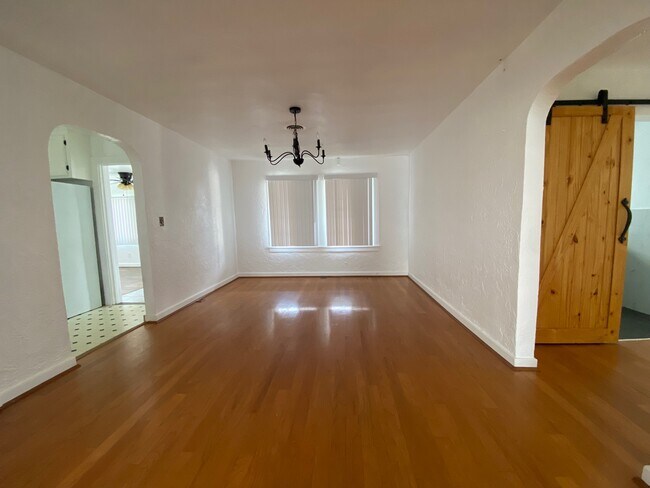 Photo - 5802 Arboga Rd