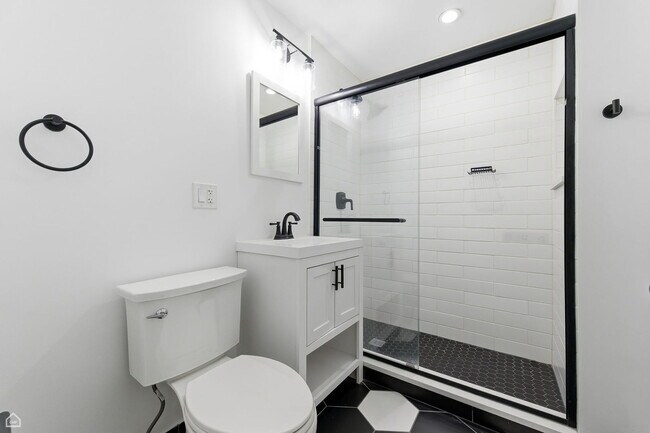 Photo - 5250 W Grace St Unidad 2