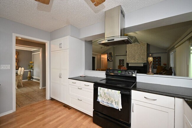 Photo - 13102 Richmond Ave