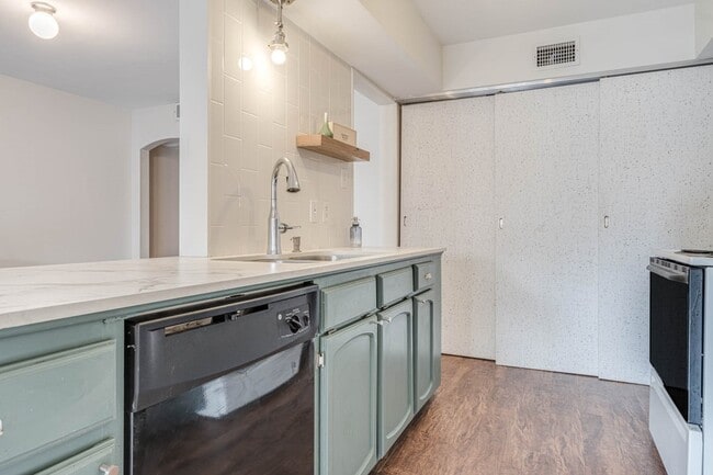 Photo - 384 N Post Oak Ln Unit 384