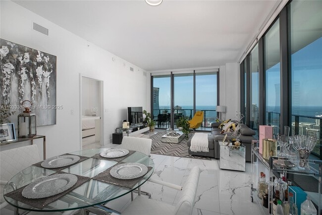 Photo - 1300 S Miami Ave Unidad PH4906