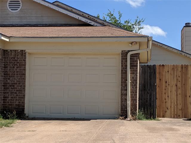 Building Photo - 6451 Woodbeach Dr