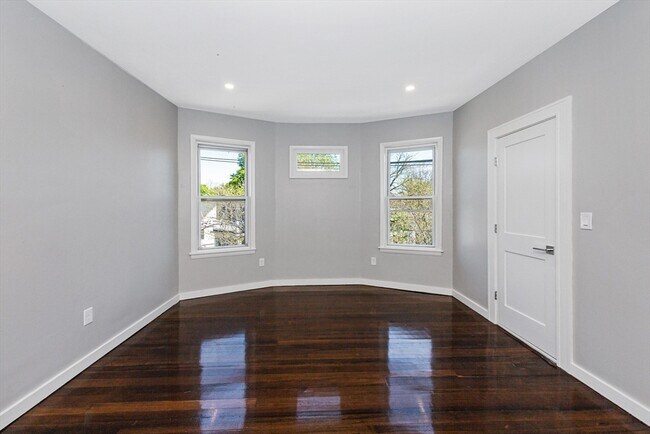 Building Photo - 19 Chase St Unit 3R Rental