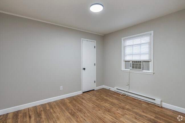 2BR, 1BA - 750SF - Bedroom 1