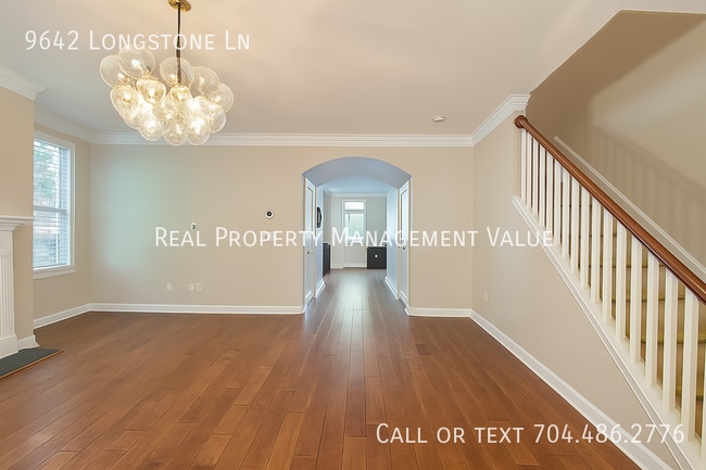 Photo - 9642 Longstone Ln