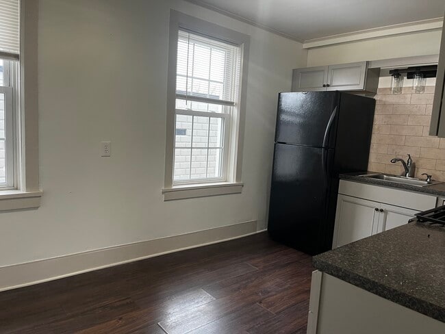 Cocina - 10632 Main St