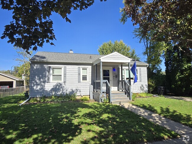 Building Photo - 832 W Jefferson St Rental