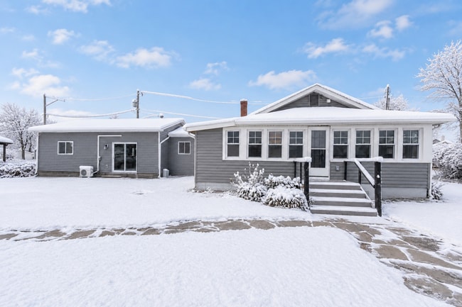 Photo - 7690 Walnut St