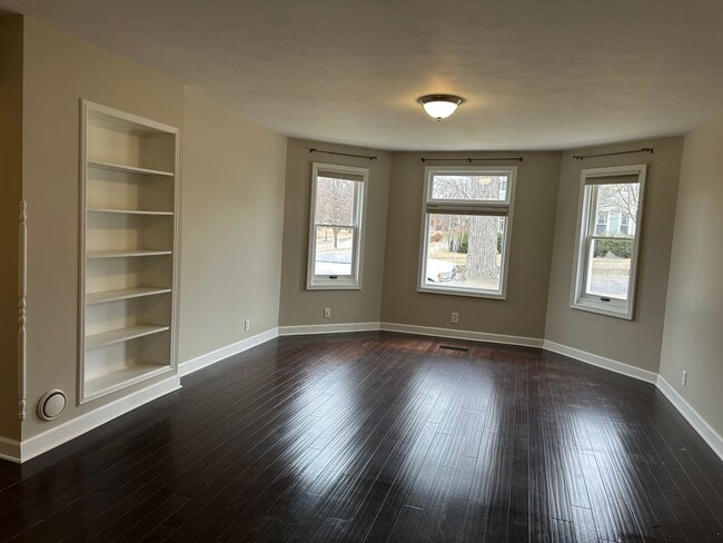 Photo - 110 N High St