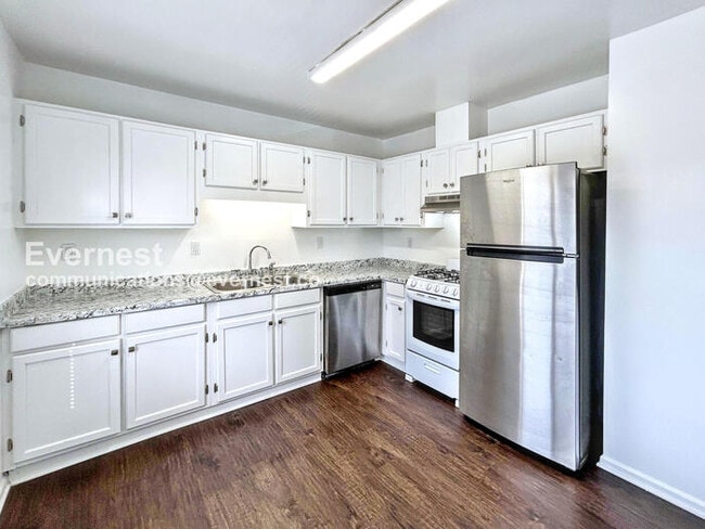 Photo - 393 Annie St