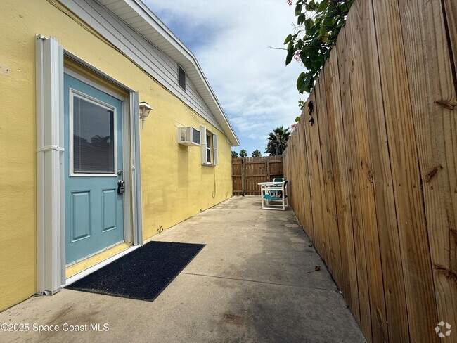 Building Photo - 185 SE 4th St Unit A Rental