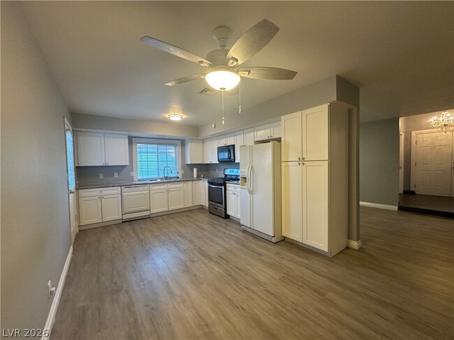 Photo - 3955 Redwood St