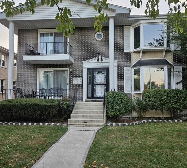 Building Photo - 4652 Custer Ave Unit 1S