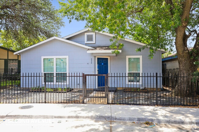Building Photo - 2024 Lewiston Ave Rental