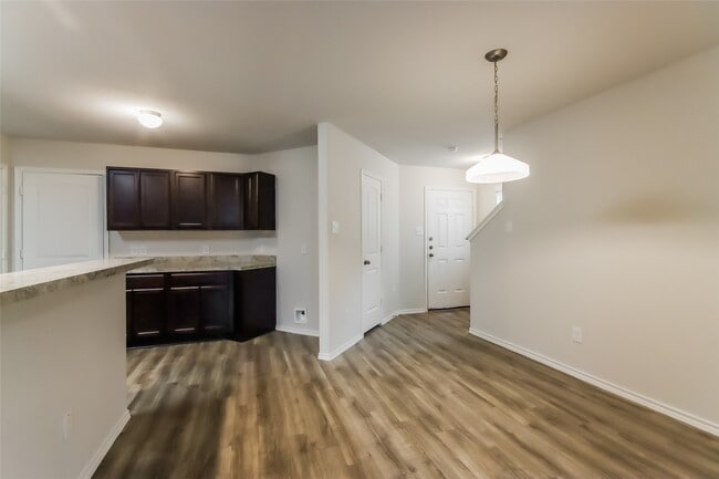 Photo - 17470 Linthorne St