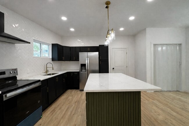 Building Photo - 22516 E Martin Dr