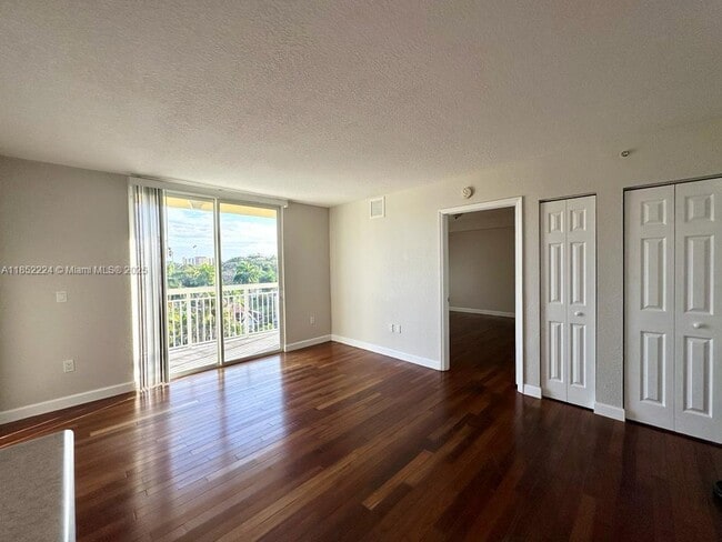 Building Photo - 816 NW 11th St Unit 509 Rental