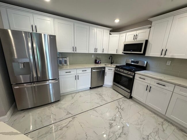Photo - 4103 Palisade Ave Unit 2