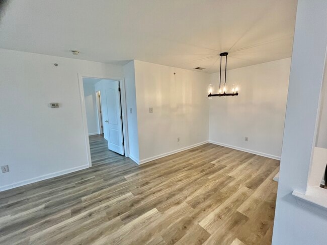 Photo - 733 Cedar Ct Unidad 733 Rental