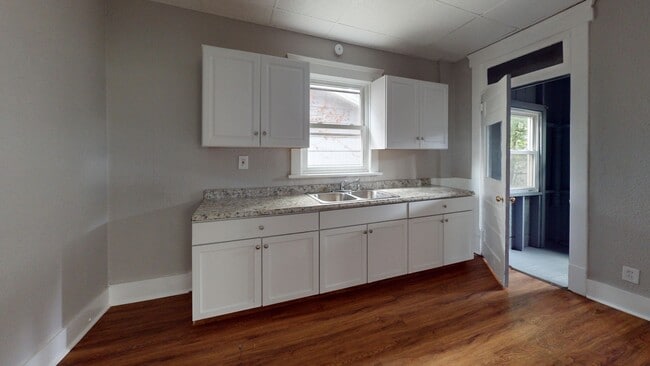 Photo - 1021 Rex Ave NE