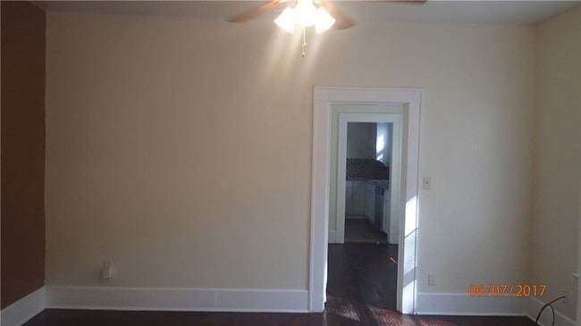 Photo - 5923 Worth St