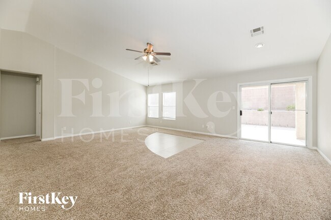 Photo - 1049 Silver Star St