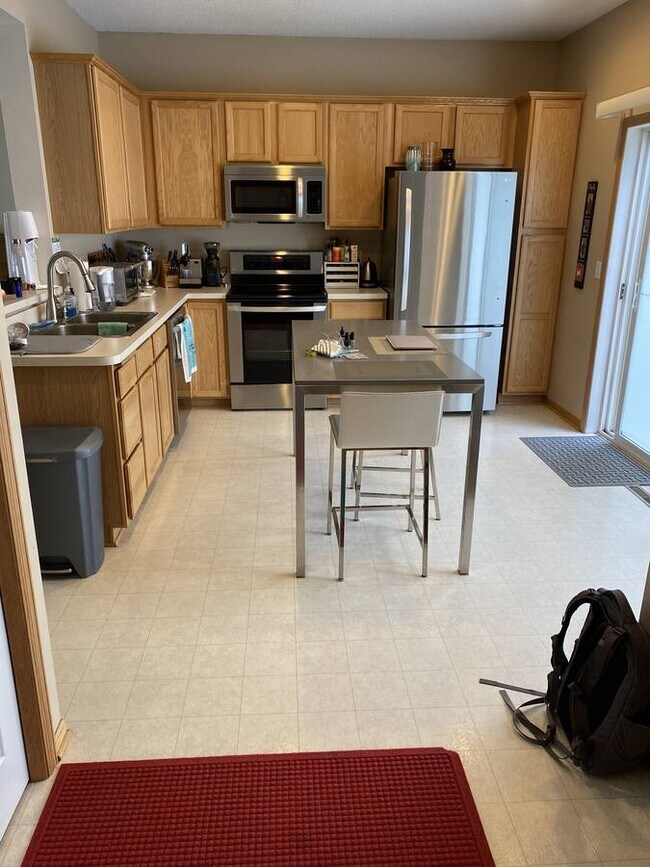 11327 Fergus St NE Townhome Townhome Rental in Blaine MN