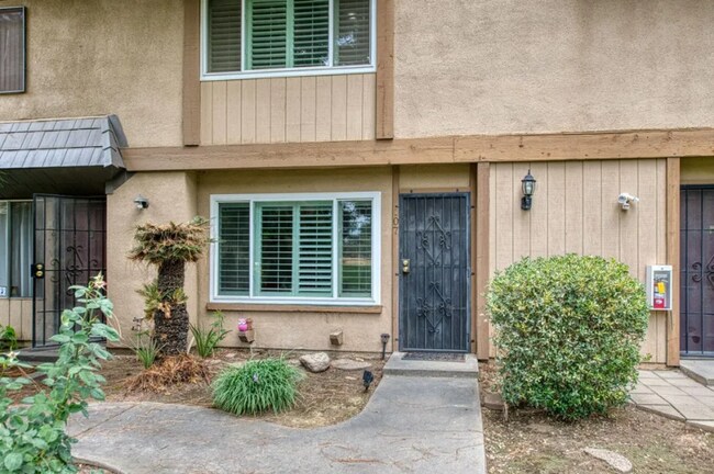 Photo - 5138 E Ashlan Ave Townhome