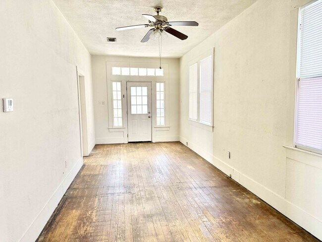 Photo - 303 S 21st St